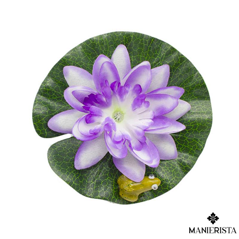 Fior di loto galleggiante con rana